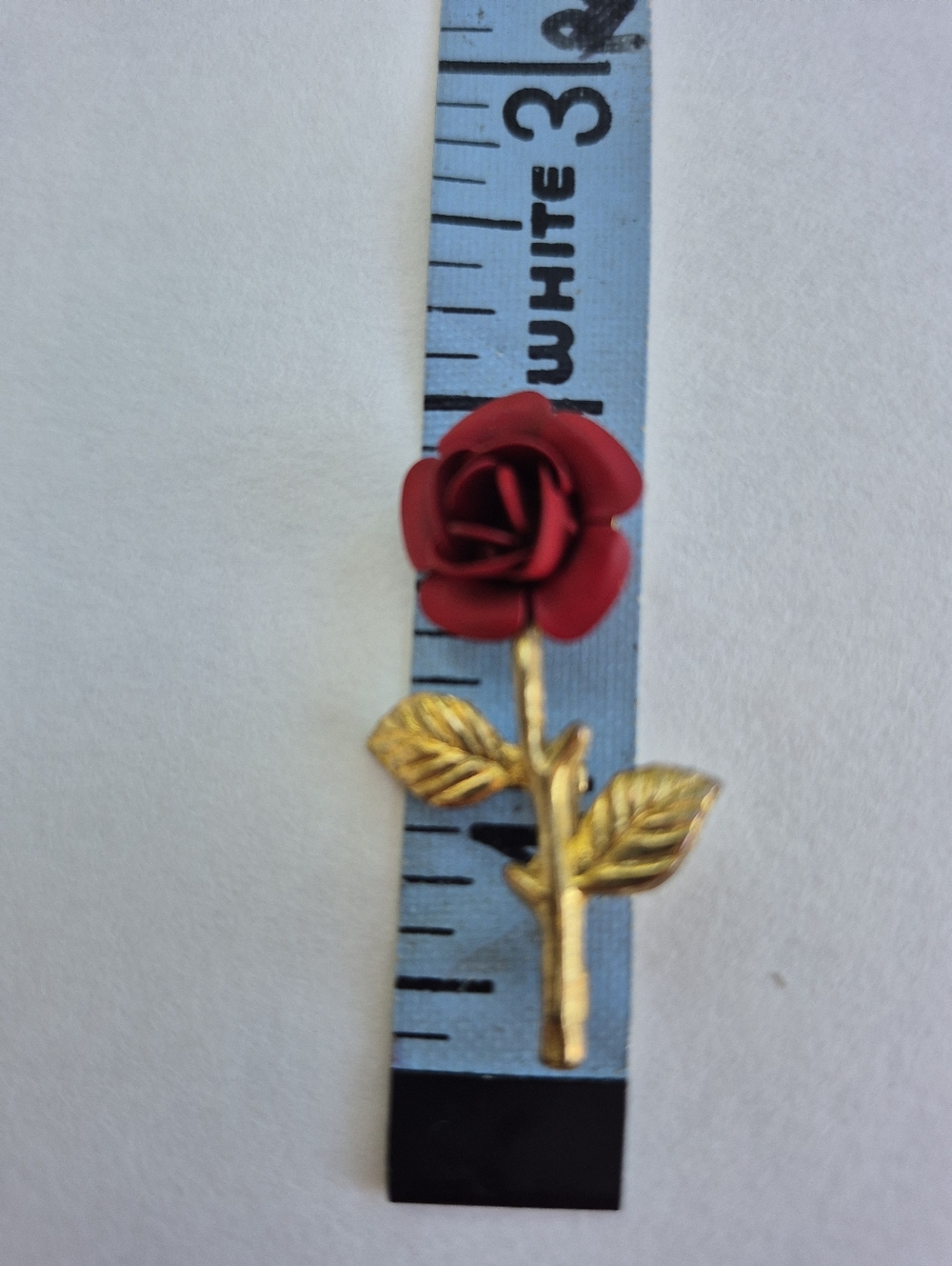 Vintage rose brooch, pin with Goldtone Leaves And Stem - Picture 2 of 5